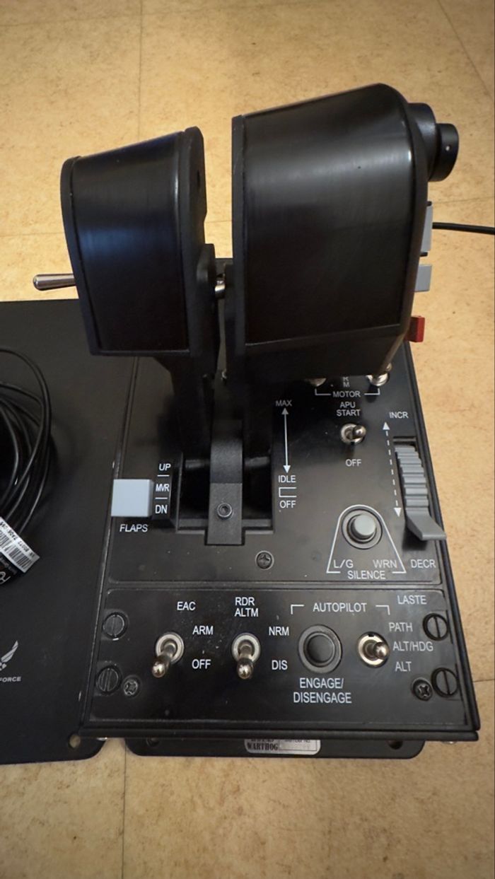 Thrustmaster Hotas Warthog - photo numéro 3