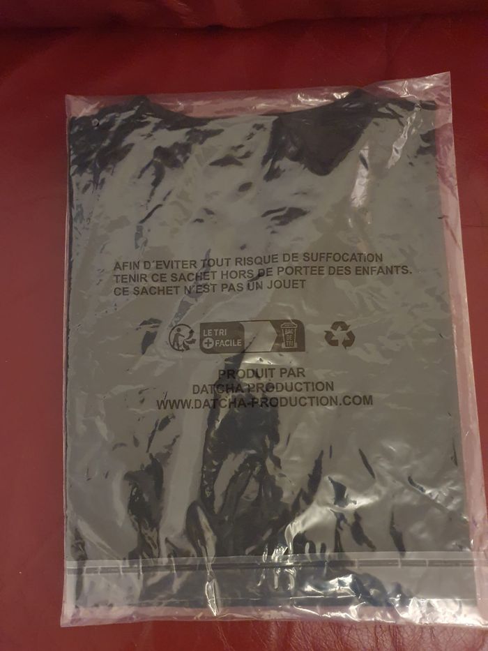 Neuf et Scellé T-shirt taille L/XL Nezuko Demon Slayer x KFC – Édition Limitée - photo numéro 2