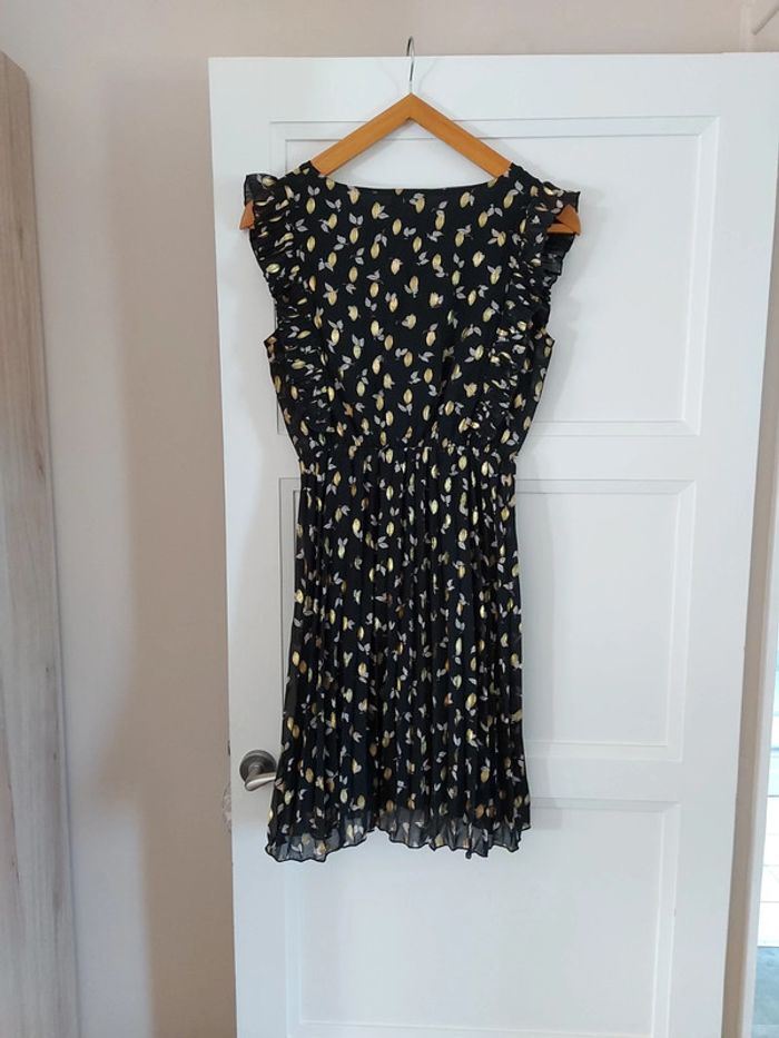 Robe fluide noir et or - photo numéro 2