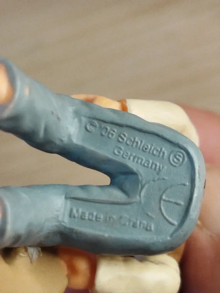 Schleich personnage homme au chapeau assis - photo numéro 4