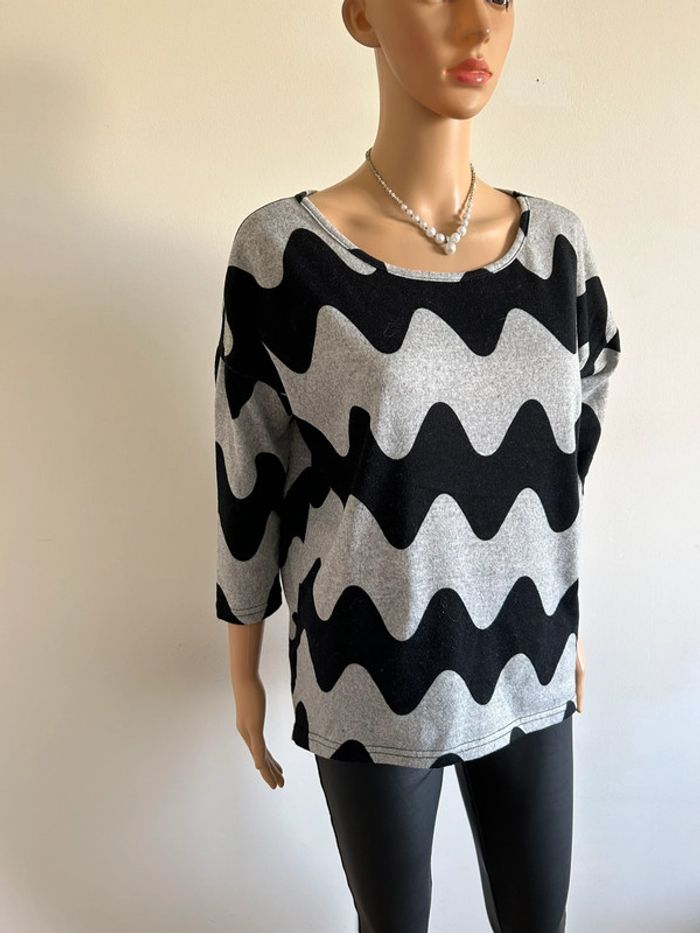 Pull léger gris et noir Only taille S excellent état - photo numéro 2