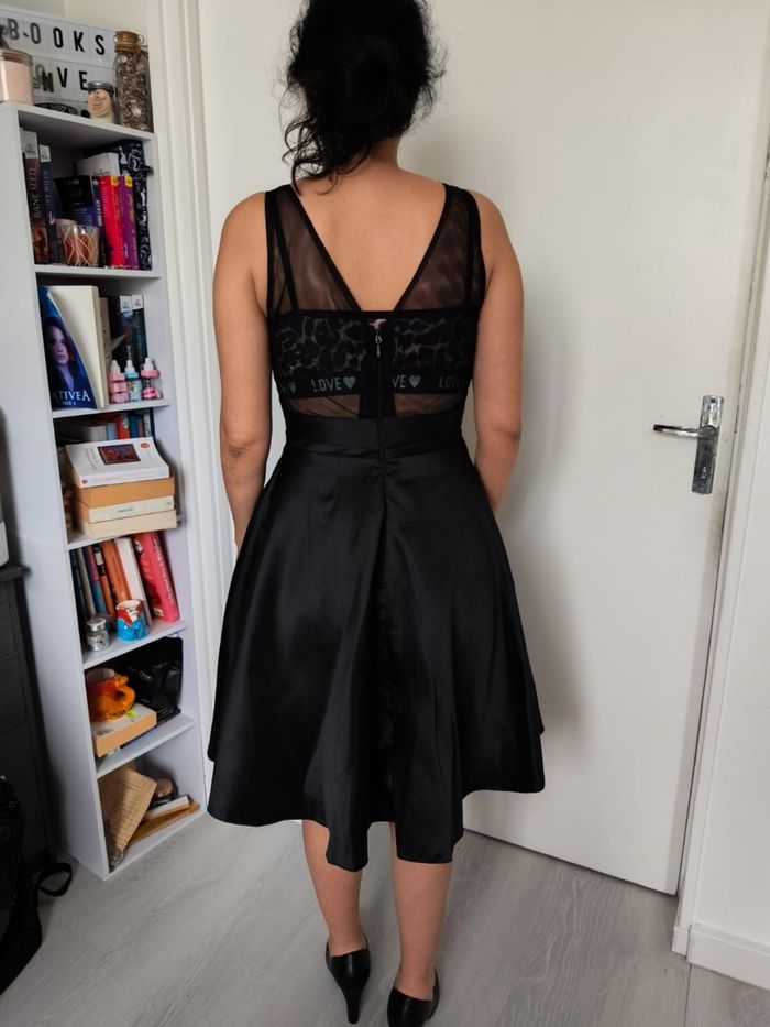 Petite robe noire - photo numéro 3