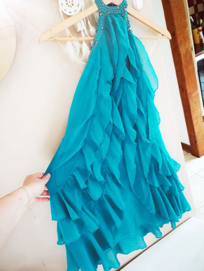 Robe dos nu à volants bleu avec strass - photo numéro 5