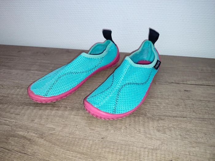 Chaussures de piscine Decathlon pointure 30/31