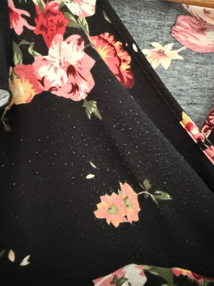 Robe d’été cintrée noire fleurie SHEIN taille M - photo numéro 3