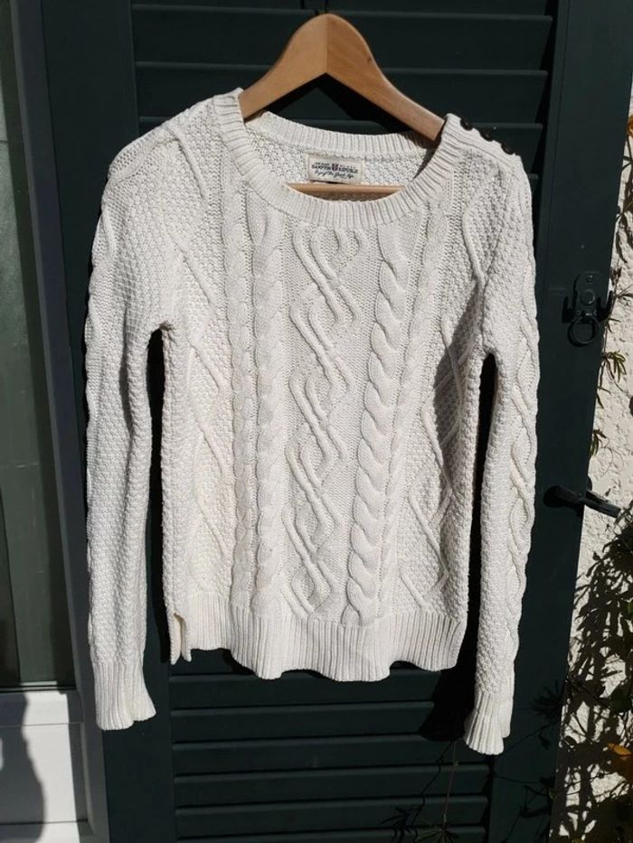 Pull à torsades crème
