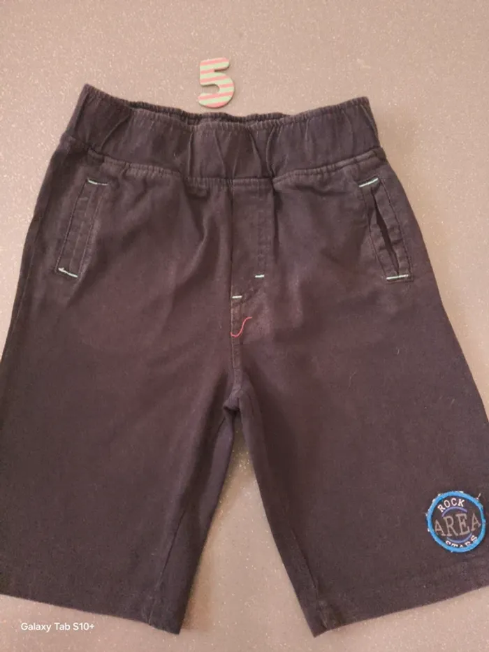 Lot 2 shorts et 1 t shirt Mickey - photo numéro 4