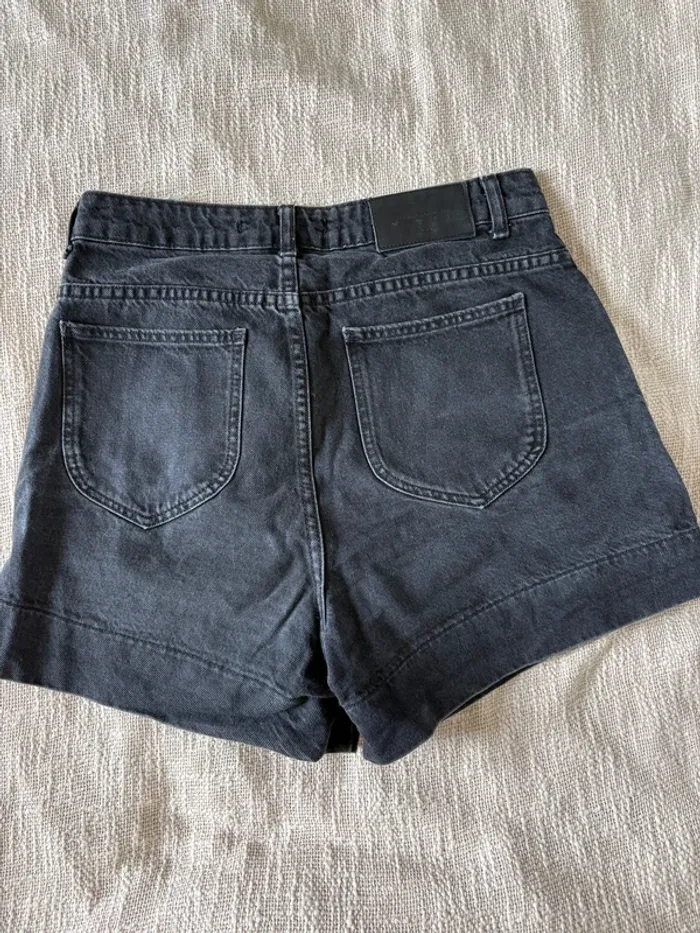 Short en jeans taille haute Zara taille 38 gris noir - photo numéro 2