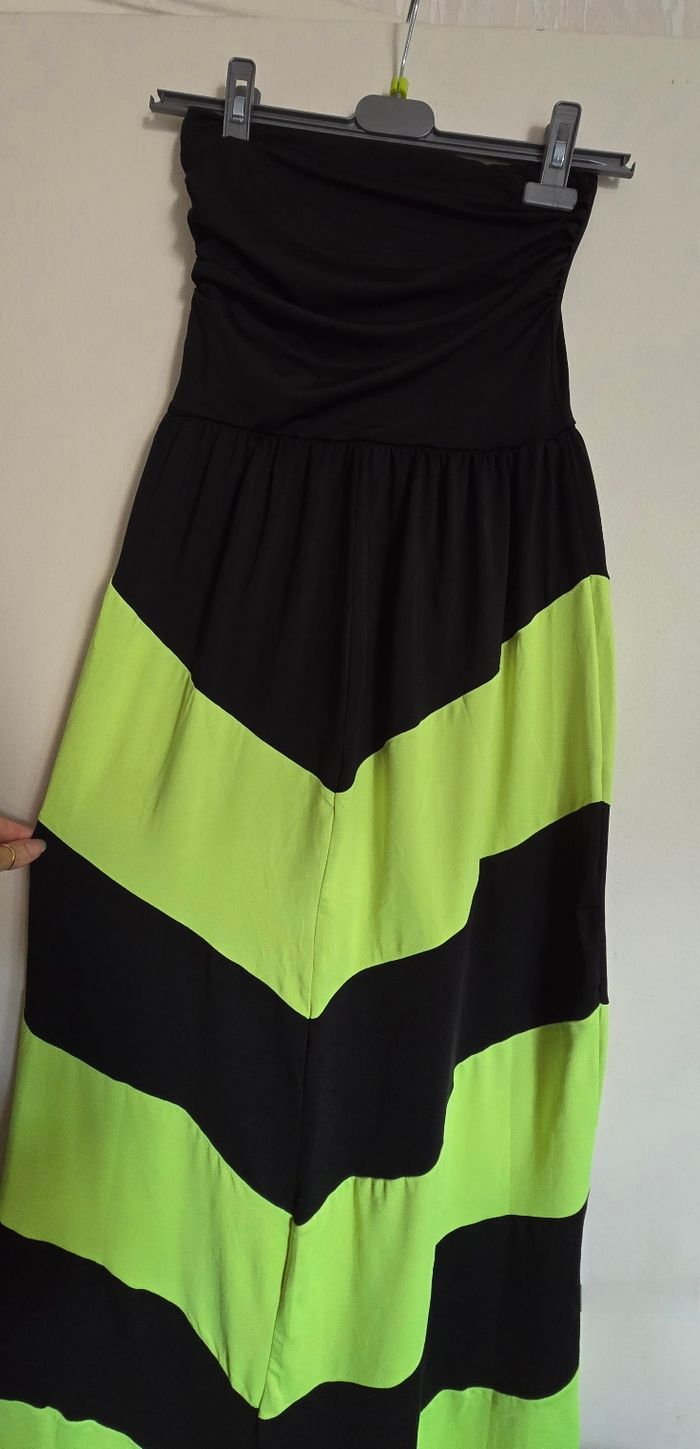 Robe noire et fluo