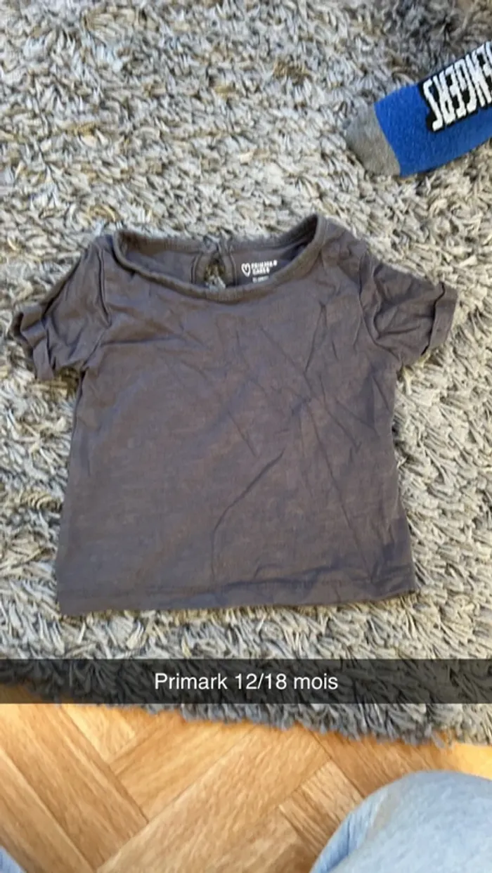 TEE shirt primark 12/18 mois