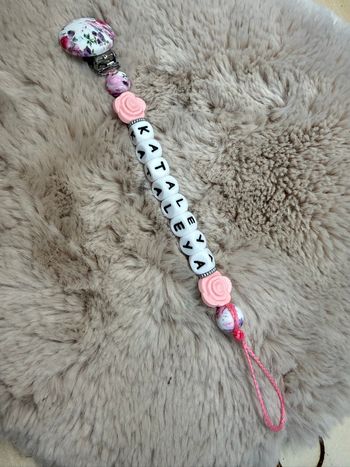 Attache tétine fleur 
