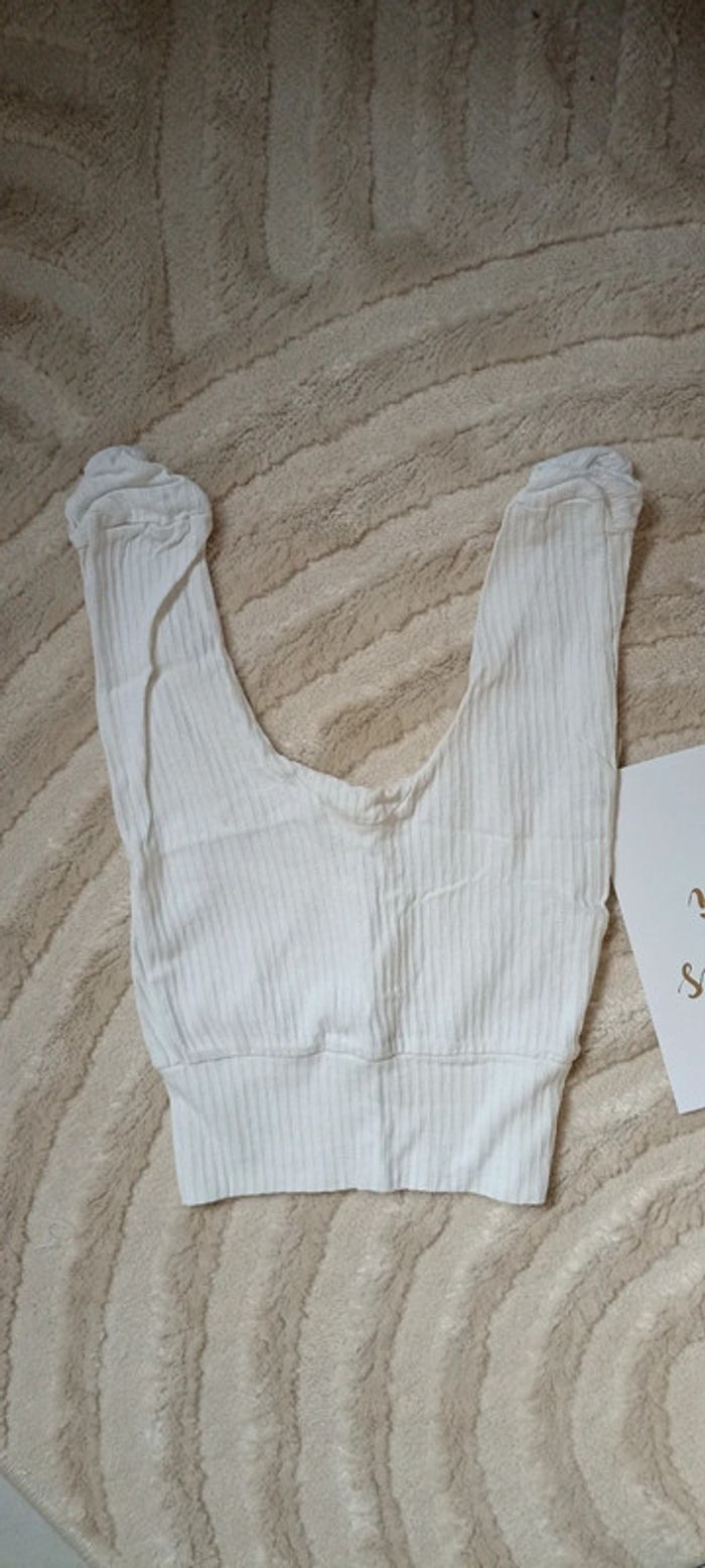 Pantalon 6-9 mois neuf - photo numéro 3