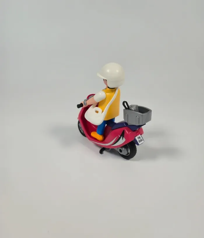 Playmobil Femme à scooter - photo numéro 3