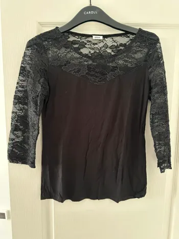 T-shirt manches longues noir dentelle