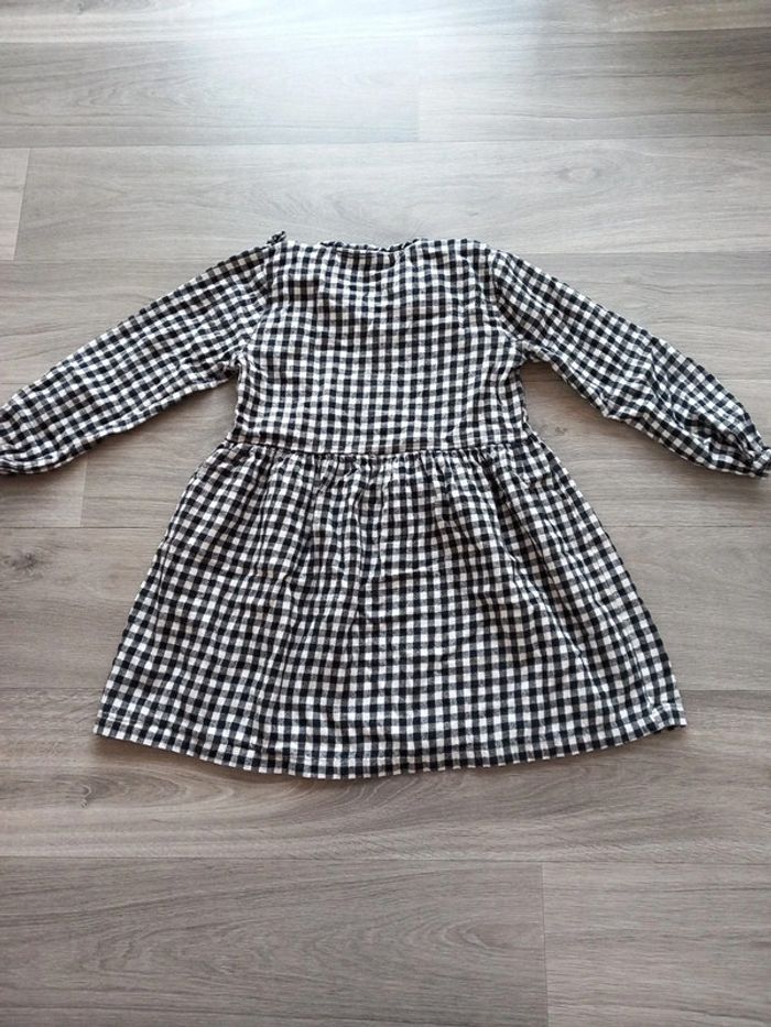 Robe noire et blanche - photo numéro 5