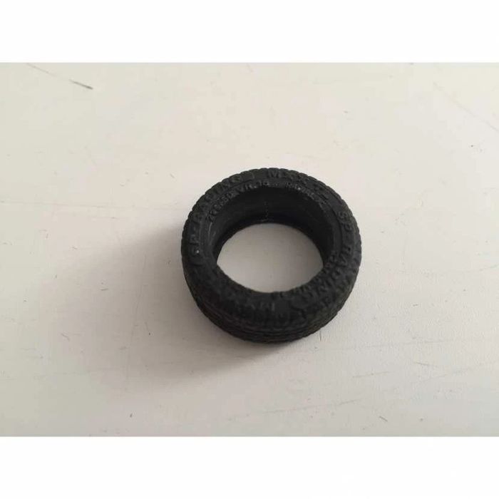 Pneu seul pièce détachée miniature Mercedes 500 sl 1/24 Majorette #A18 - photo numéro 2