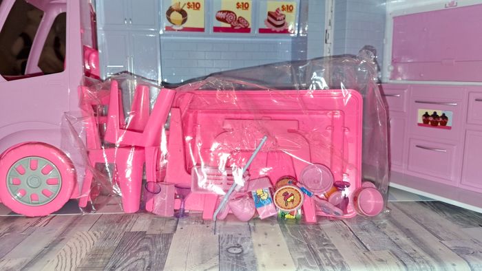 Camion marchand de glace neuf avec accessoires - photo numéro 6