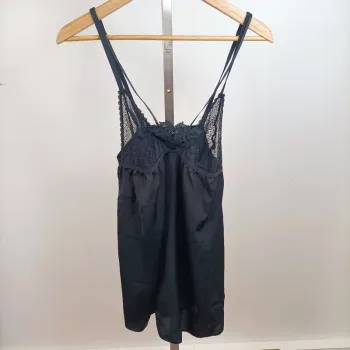 Nuisette noire satinée Etam avec dentelle florale, bretelles fines croisées, taille M A941