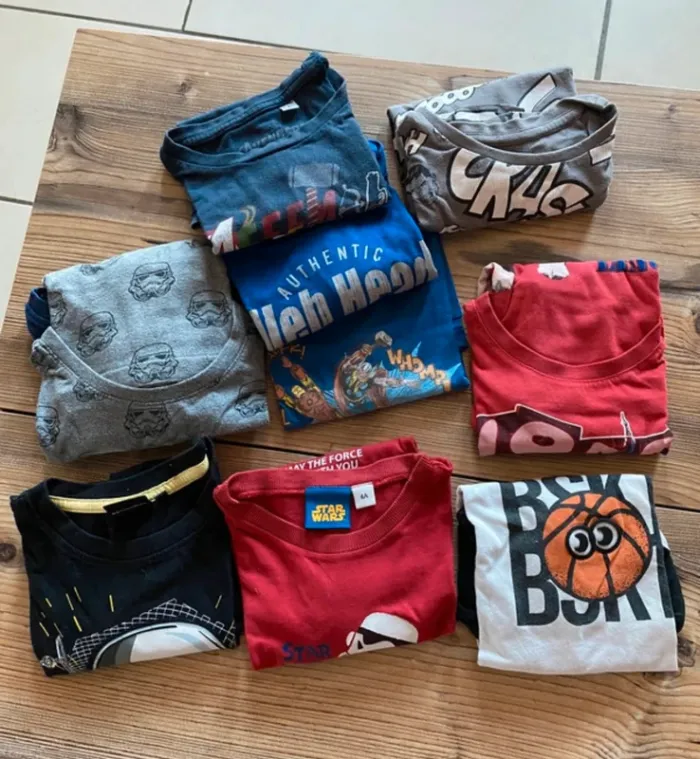 Lot  9 T-shirts 4 ans