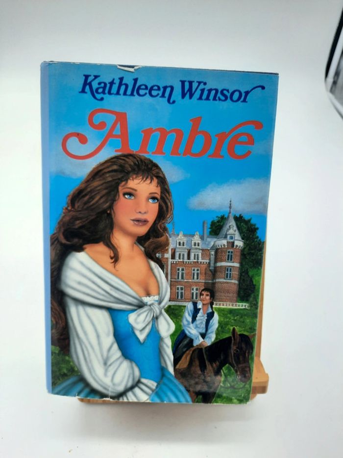 Kathleen Winsor, Ambre
