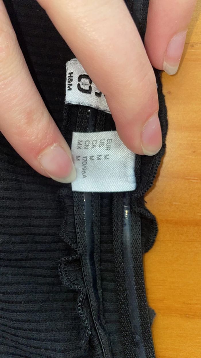 Top noir - photo numéro 4