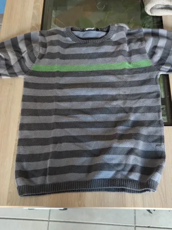 Pull avec bouloche 8ans