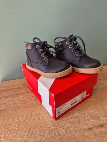 Bottines chaussures premiers pas kickers pointure 19, comme neuves