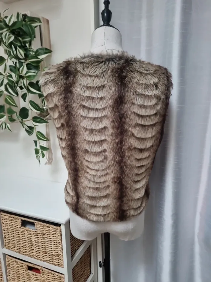 Gilet fourrure sans manches T:38 - photo numéro 2