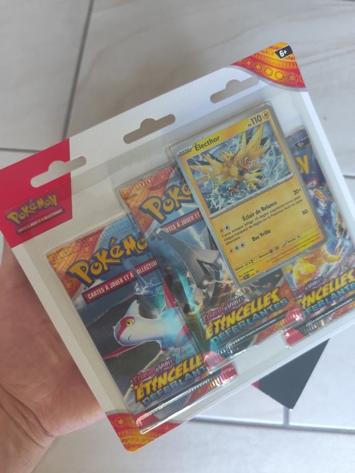 Lot ETB EV10 + tripack EV8 Rivalités Destinées Etincelles déferlantes cartes Pokémon Pikachu - photo numéro 7