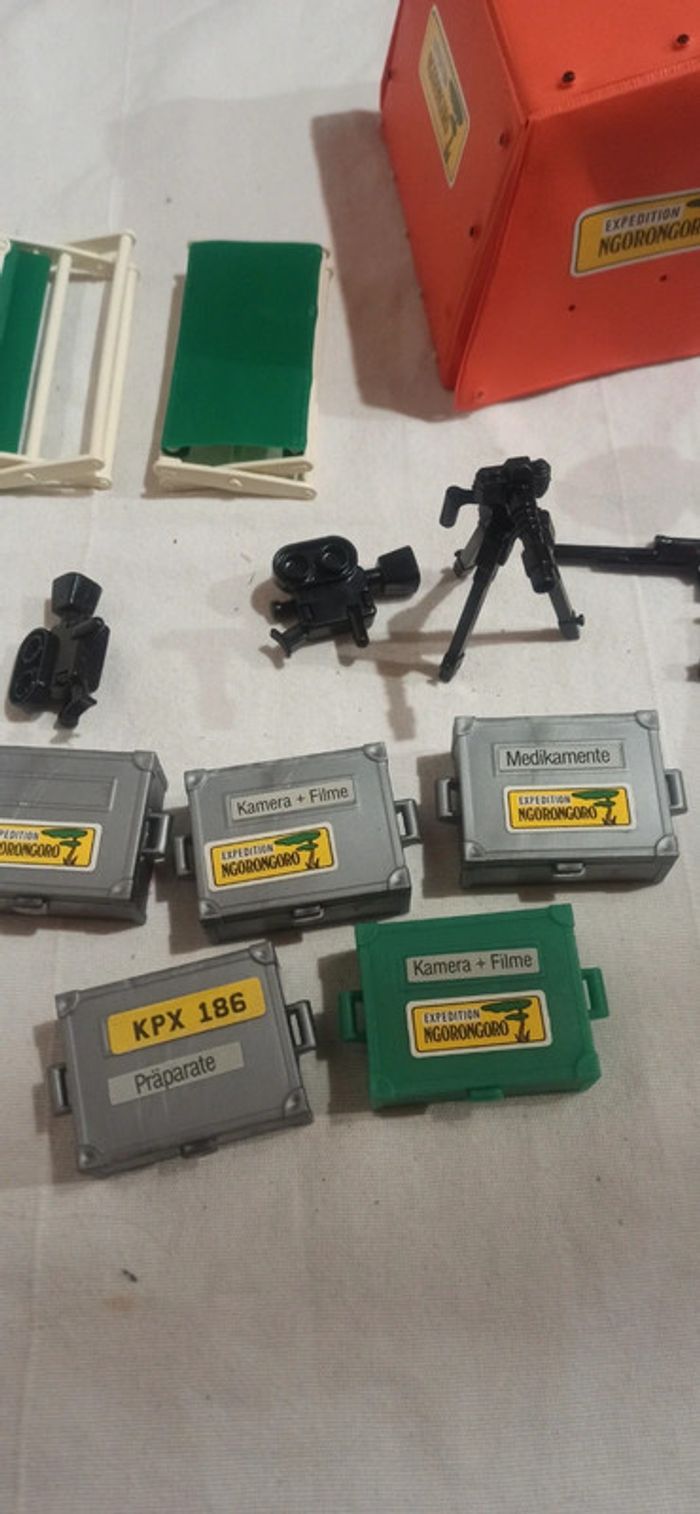 Campement avec tente de safari avec explorateurs aventuriers et accessoires vintage playmobil - photo numéro 3