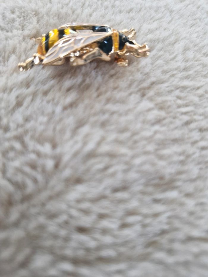 Broche bijou insecte dorée et peinte - photo numéro 5
