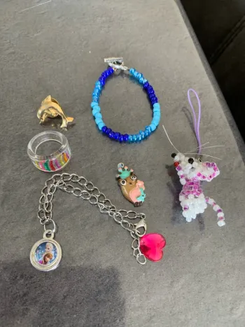 Lot bijoux divers fille