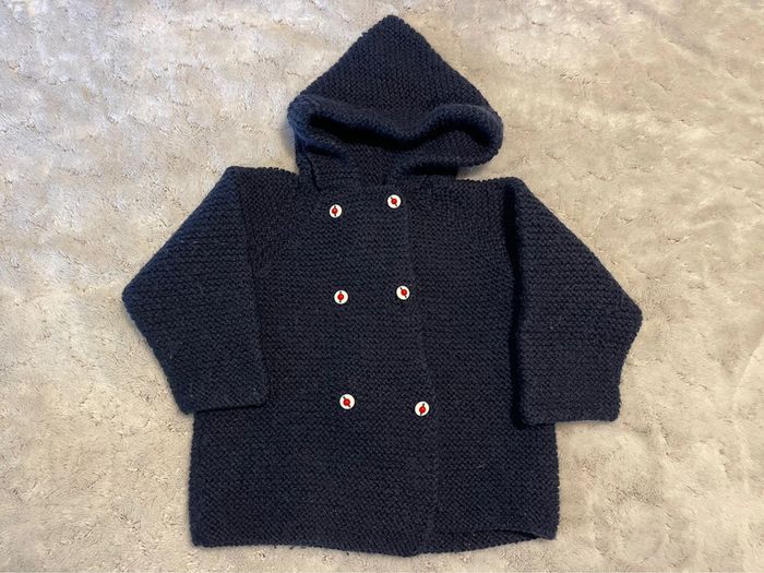 Gilet à capuche tricoté mains - 3 ans