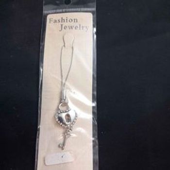 Bijou pour portable cœur avec clé