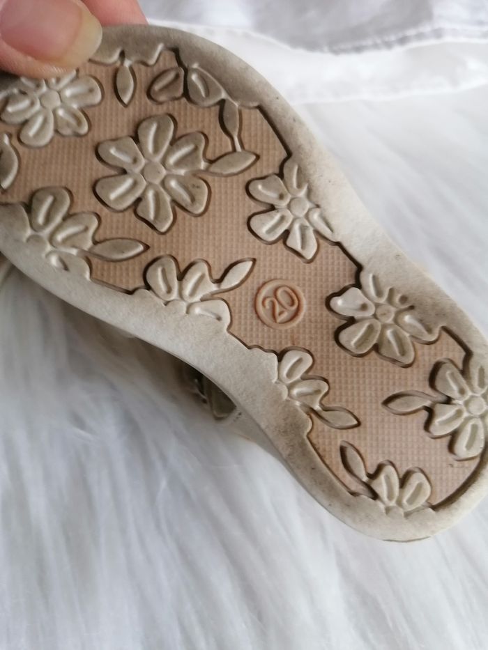 Robe d'été Vertbaudet et chaussures taille 20 - photo numéro 8