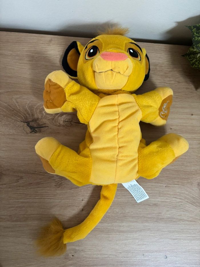 Peluche vintage simba roi lion grelot hasbro Disney 2002 - photo numéro 3
