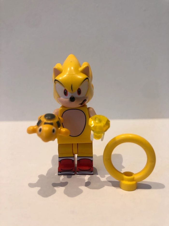 Figurine type lego Sonic . Sonic