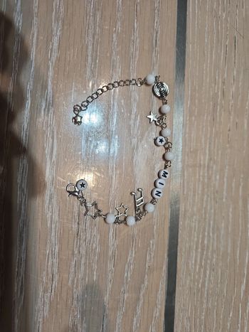 Bracelet argenté et blanc