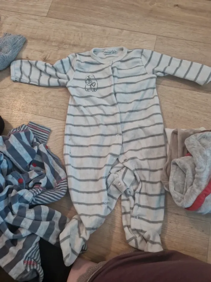 Pyjama velour 9 mois - photo numéro 2