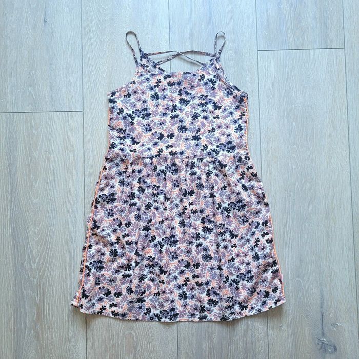Très jolie robe légère et fluide. Fille 8 ans. Marque Le temps des cerises