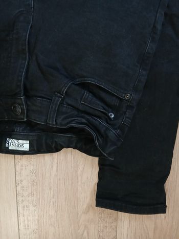 Pantalon jeans, taille réglable.