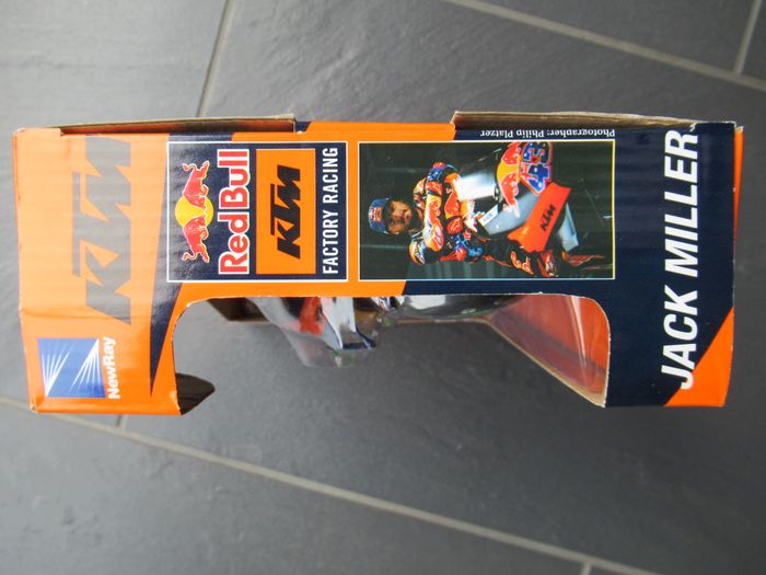 Moto KTM Red Bull Jack Miller neuve NewRay - photo numéro 3