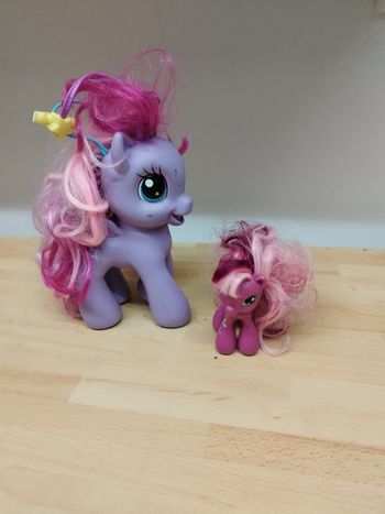 lot de 2 petits poneys hauteur 20 cm et 9 cm