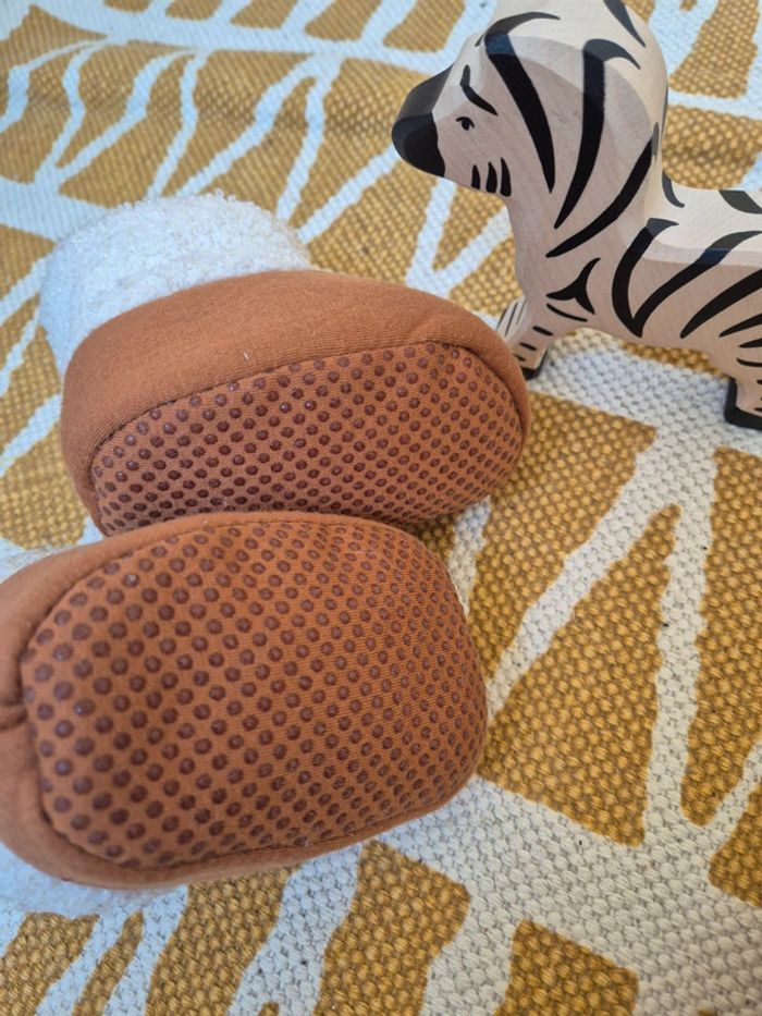 Petits chaussons fourrés - photo numéro 2