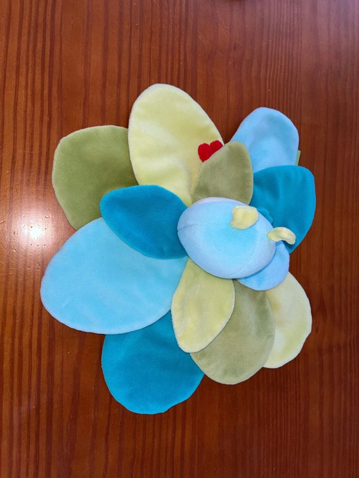 Peluche Doudou, coccinelle, abeille, baby Sun, pétales bleu vert - photo numéro 4