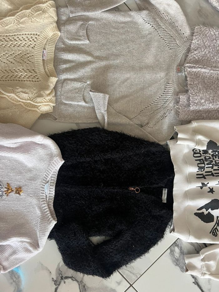 Lot de 8 pulls et gilets - photo numéro 3