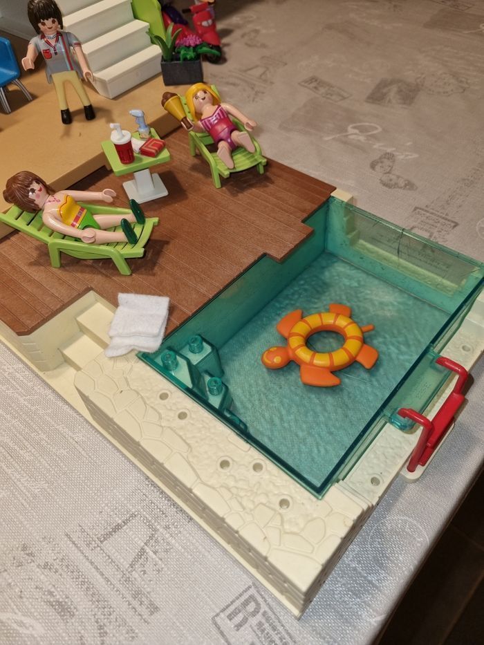 Maison Playmobil ( villa moderne +studio des invités +piscine) - photo numéro 9