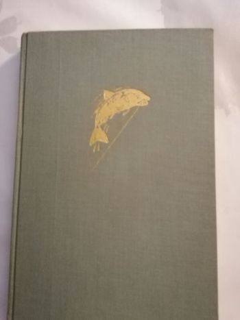 Livre de pêche sportif en allemand juste une petite tache dans le livre