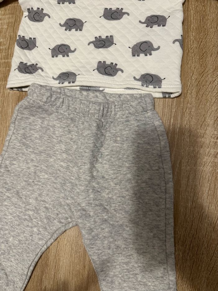 Ensemble garçon 3-6 mois en très bon état - photo numéro 2