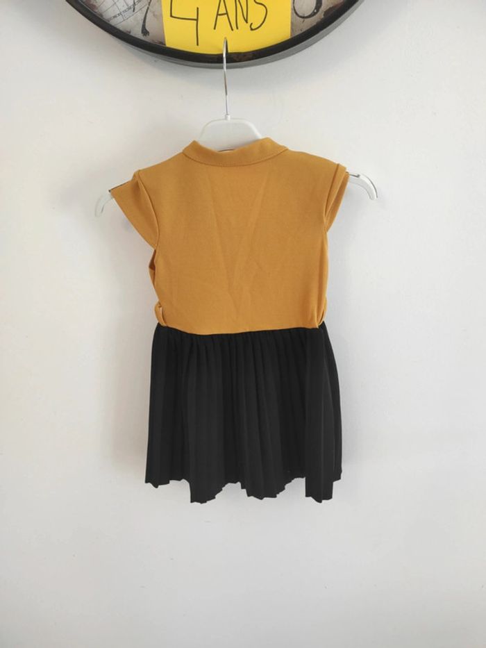 Robe jaune moutarde et noire. 4ans - photo numéro 3